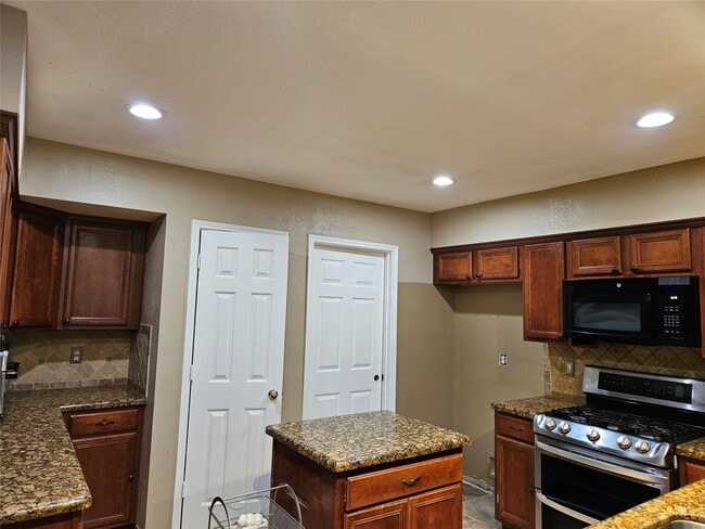 Building Photo - 8807 Vista Springs Dr