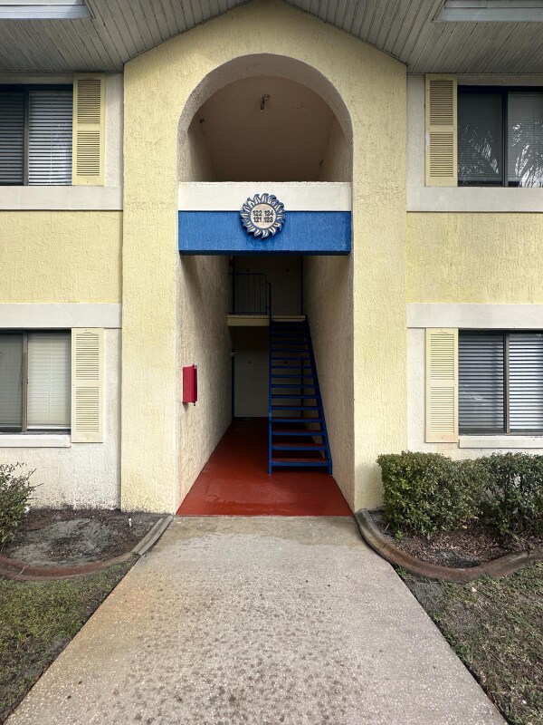 Foto del edificio - 90 Hidden Lake Dr