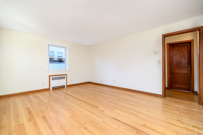 Building Photo - 237 Oaklawn Ave
