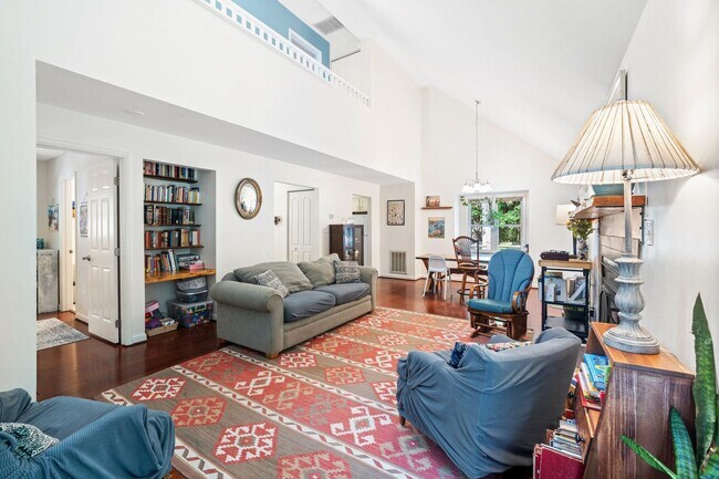 Foto del edificio - Charming 3br 2ba Saltbox Home in Peaceful,...