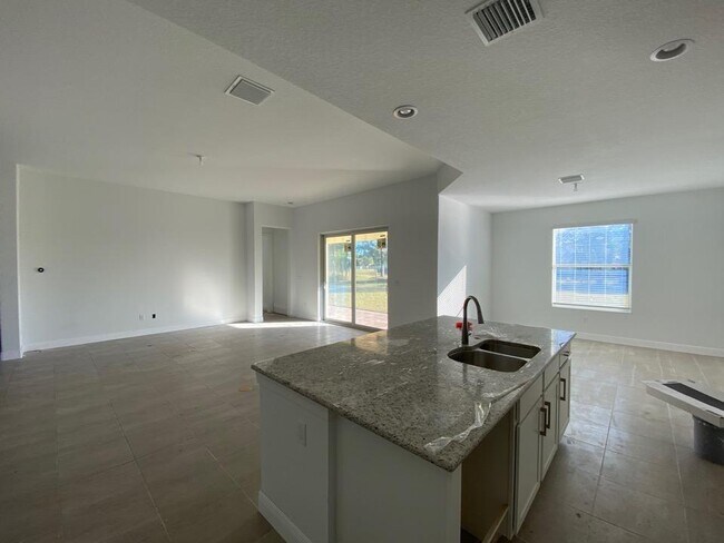 Building Photo - 2341 SE Gowin Dr
