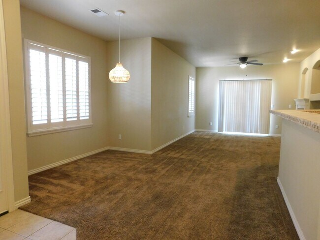 Building Photo - Spacious 2-Bed in Fountain Greens!