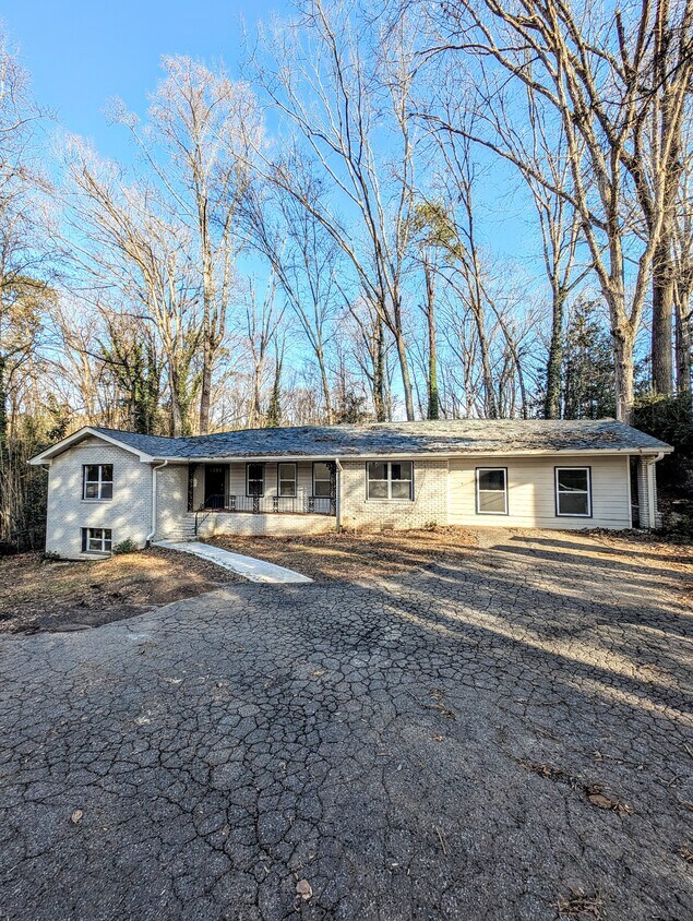 Photo - 260 Forest Hills Dr (Atlanta, GA)