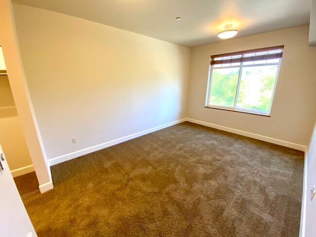 Foto del edificio - 515 102nd Ave SE