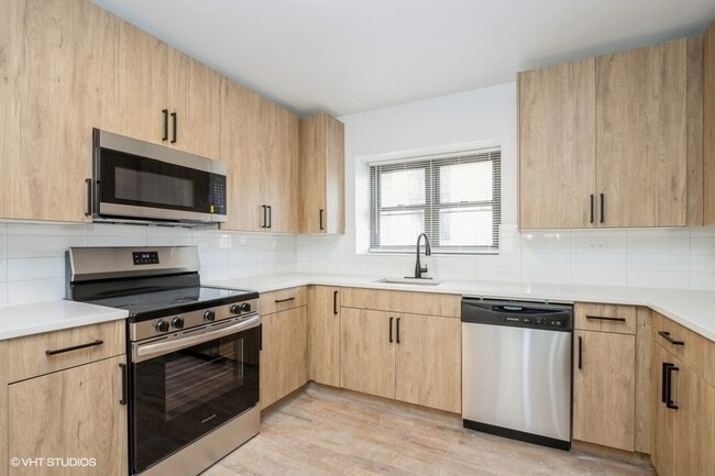 Building Photo - 6253 N Talman Ave
