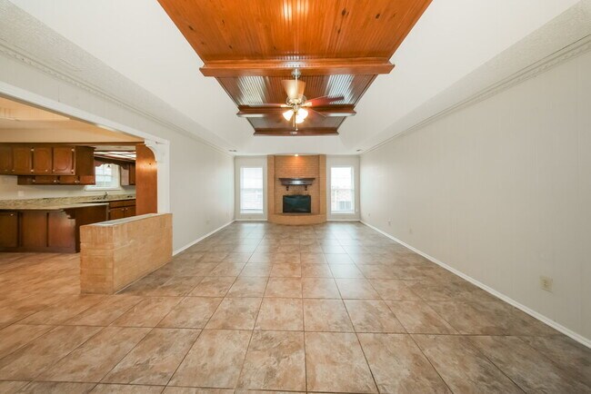 Foto del edificio - 5421 Sudbury Ln