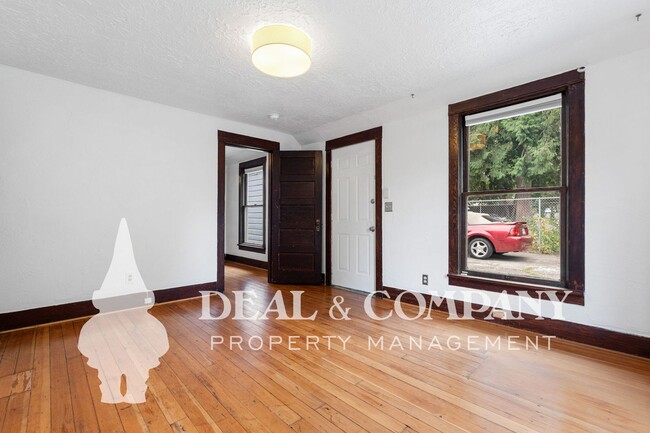 Building Photo - 113-02