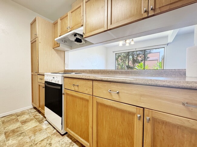 Building Photo - Pet Friendly Kaneohe Townhouse with Covere...