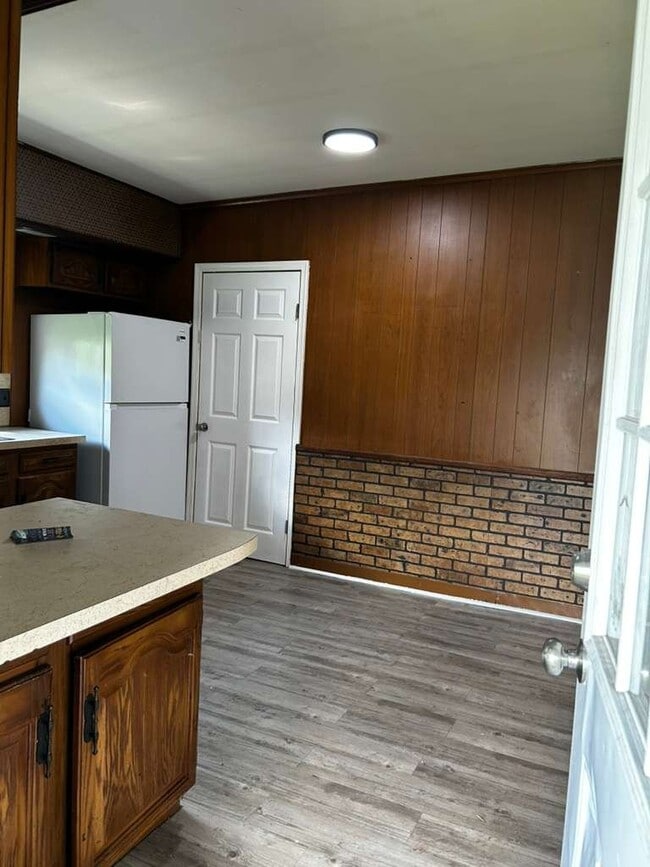 Building Photo - 41 Fallbrook St