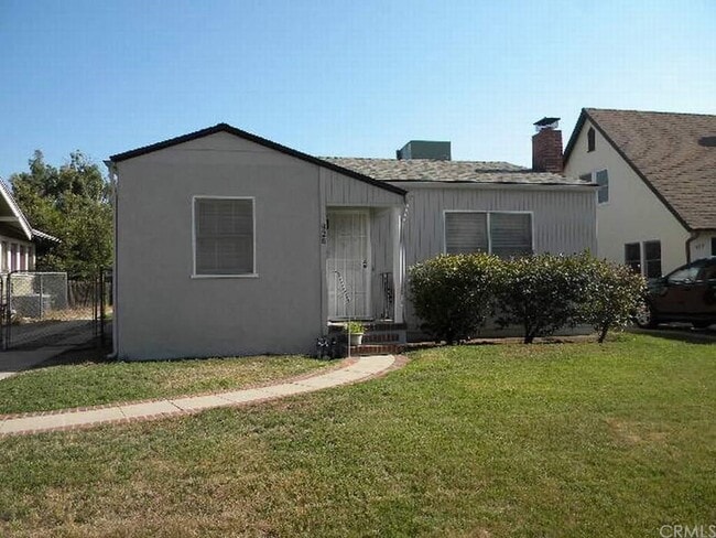 Building Photo - 926 Campus Ave