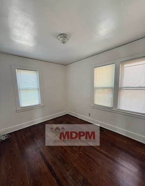 Building Photo - 3338 Tyler St