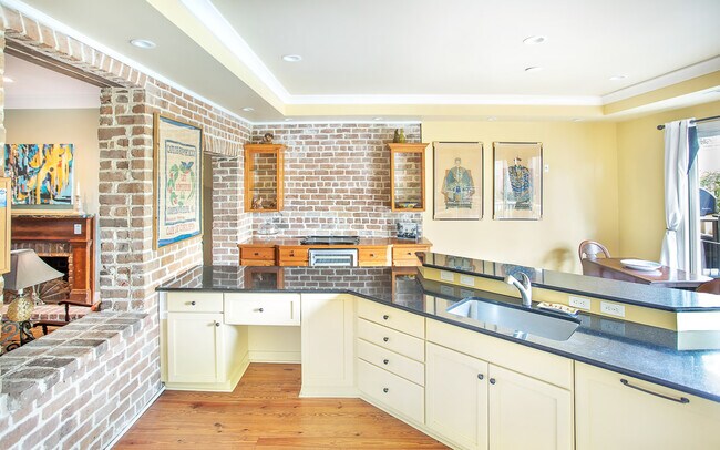 Building Photo - 435 Tattnall St