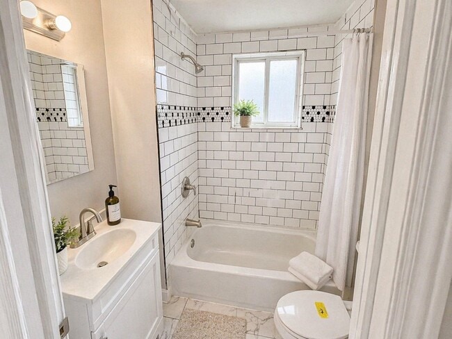 Photo - 5404 Black St House