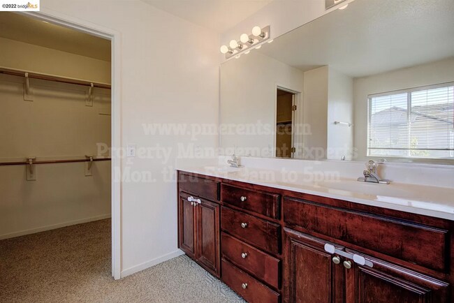 Foto del edificio - 5442 Rockwood Cir