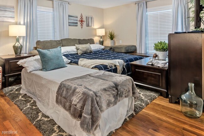 Building Photo - 1 br, 1 bath 4plex - 4808 Woodhead St Apt B