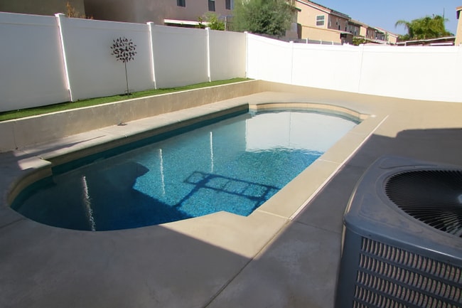 Foto del edificio - 4BR w/ Pool, Solar & A/C in Perris