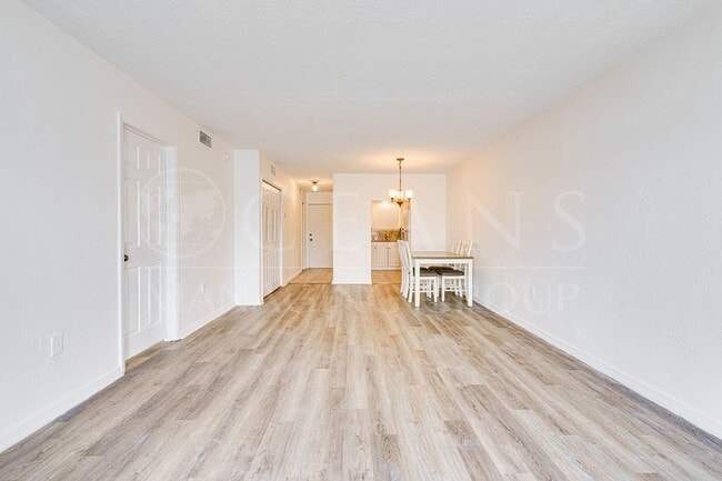 Foto del edificio - Riverfront 1-Bedroom Condo with Intracoastal Views – Daytona Beach, FL