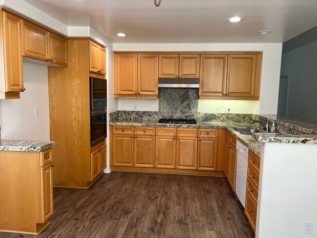 Foto del edificio - 4+3 bedroom Camarillo Home!