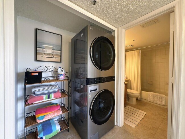 Foto del edificio - 700 Uno Lago Dr