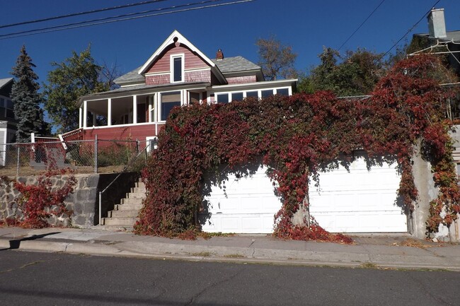 Building Photo - ~Approved Applicant~ 3 bedroom 2 bath house