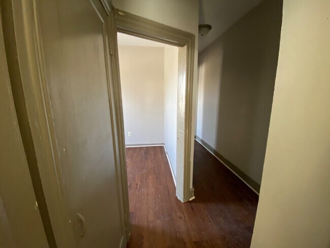 Building Photo - 26 Eastchester Ave