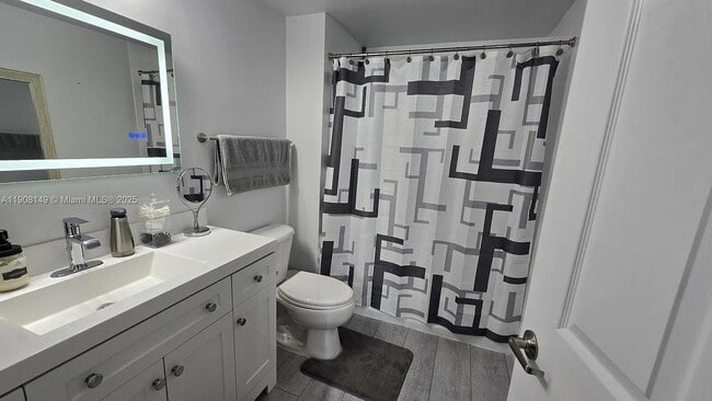 Building Photo - 275 NE 18th St