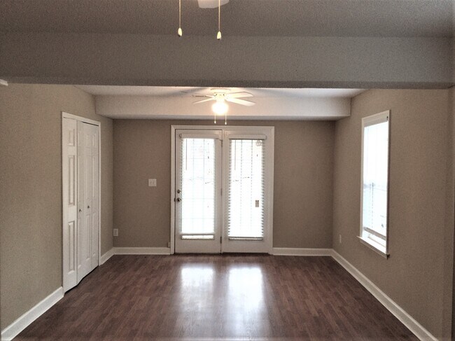 Foto del edificio - 5420 Springhouse Farm Road