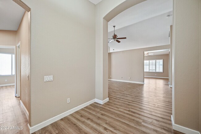 Foto del edificio - 8529 E Neville Ave