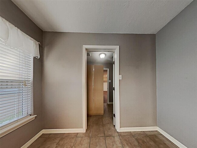 Building Photo - 441 E Castle Harbour Dr