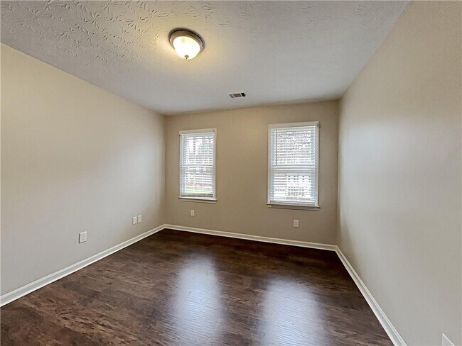 Foto del edificio - 820 Providence Dr