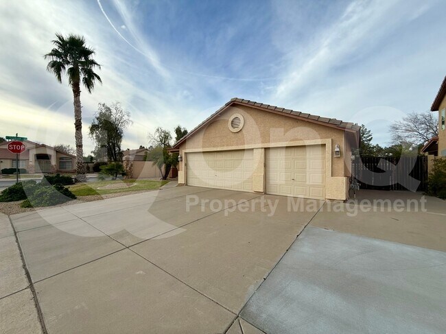 Building Photo - 1790 E Rawhide St