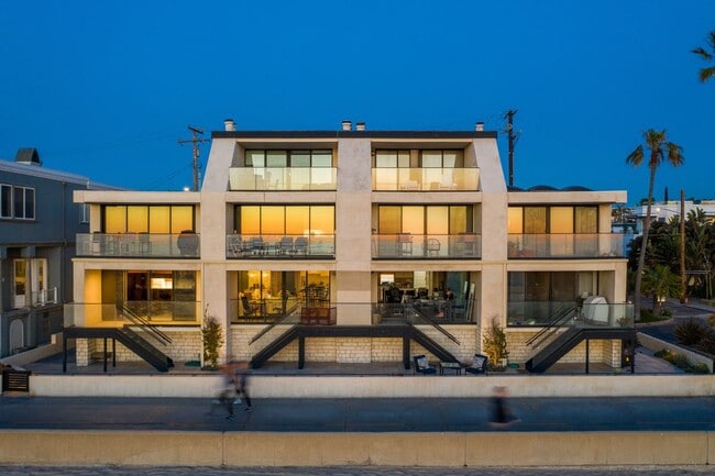 Building Photo - 1510 The Strand