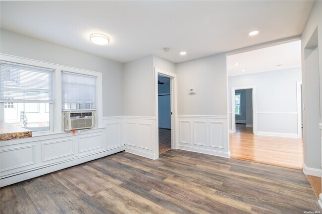 Building Photo - 592 Scranton Ave