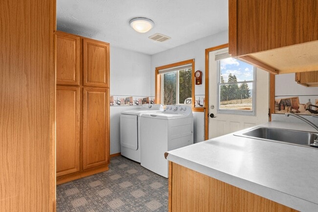 Building Photo - 2829 Cottonwood Creek Rd