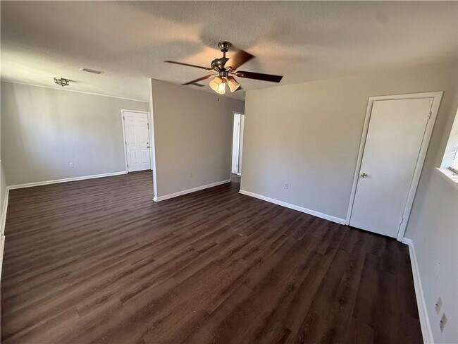 Building Photo - 451 Erie St