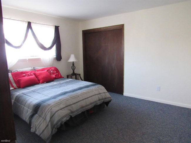 Building Photo - 385 High St