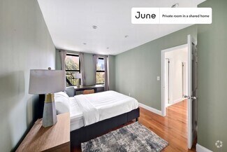 Building Photo - Private bedroom in 4 bed/2 bath Home
