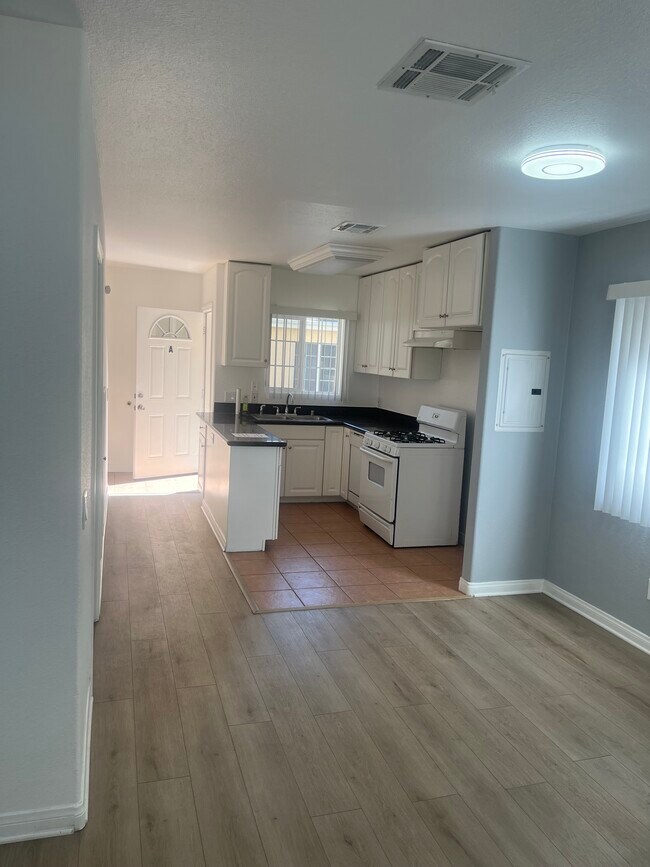 Foto del edificio - 12627 Oxnard St