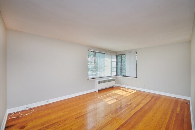 Foto del edificio - 7383 N Winchester Ave