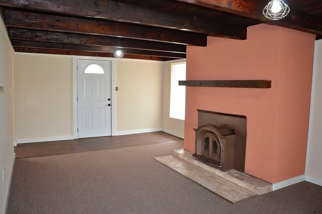 Living Room - 10516 County Rd 1020