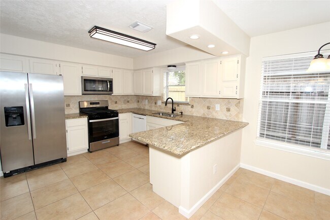 Building Photo - 2731 Colony Dr