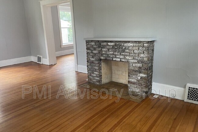 Building Photo - 1415 SW Washburn Ave