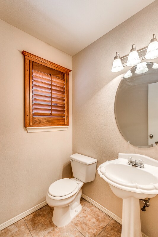 Building Photo - Home For Rent - Immaculate North East Home...