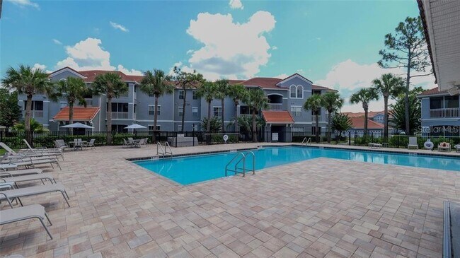 Foto del edificio - 18001 Richmond Pl Dr