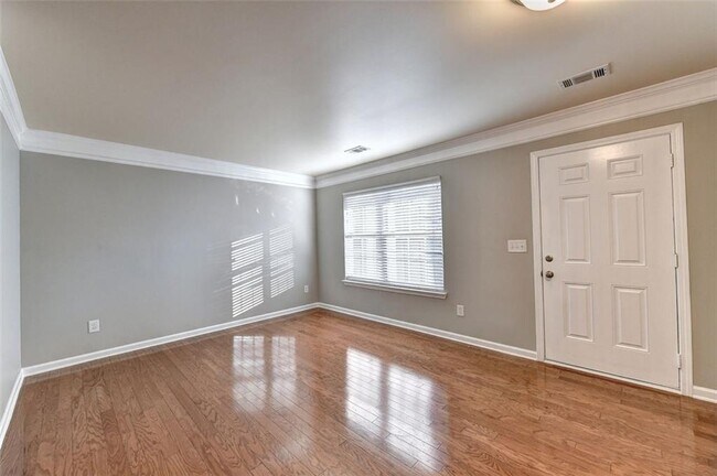 Building Photo - 3070 Centerglen Ln