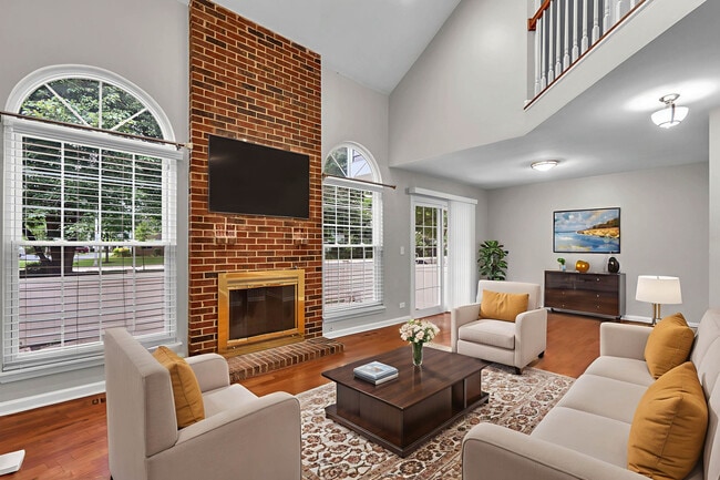 Building Photo - 1553 Stevens Dr