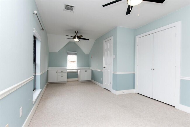 Building Photo - 9709 Riddlewood Ln