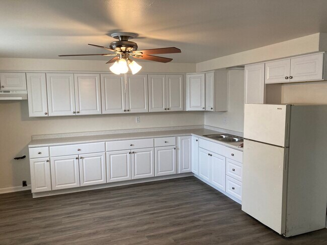 Kitchen - 617 Peters St