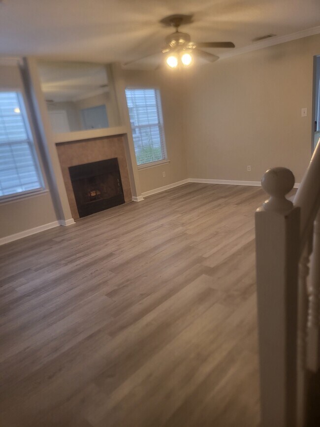 Building Photo - 3036 Yorktown Cir
