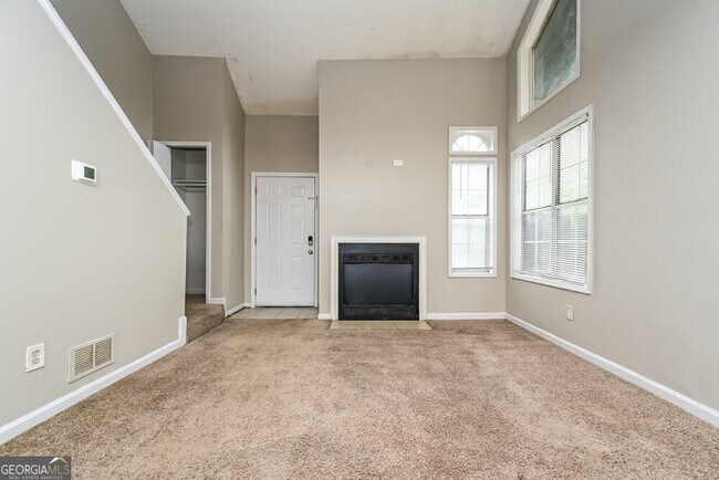 Building Photo - 8536 Pineland Dr